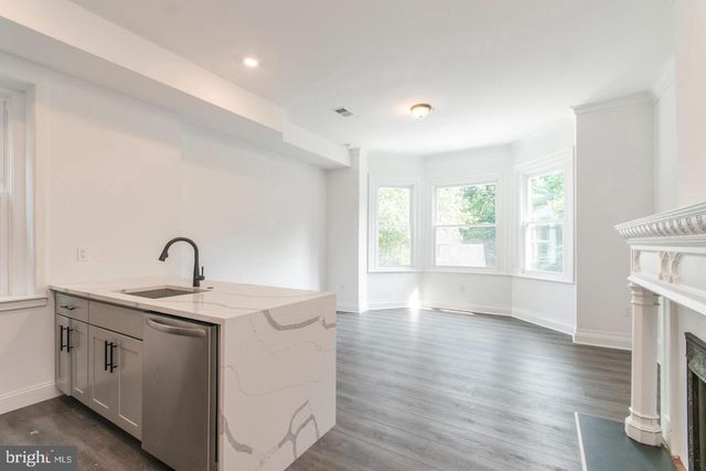 4238 SPRUCE ST, Philadelphia, PA 19104