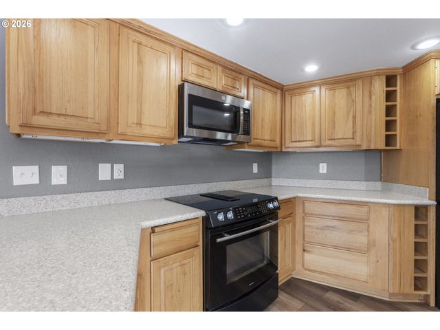 2453 STEPHANIE Ln, North Bend, OR 97459