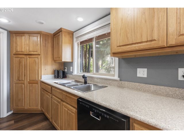 2453 STEPHANIE Ln, North Bend, OR 97459