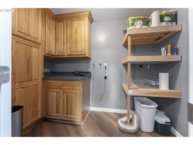 2453 STEPHANIE Ln, North Bend, OR 97459