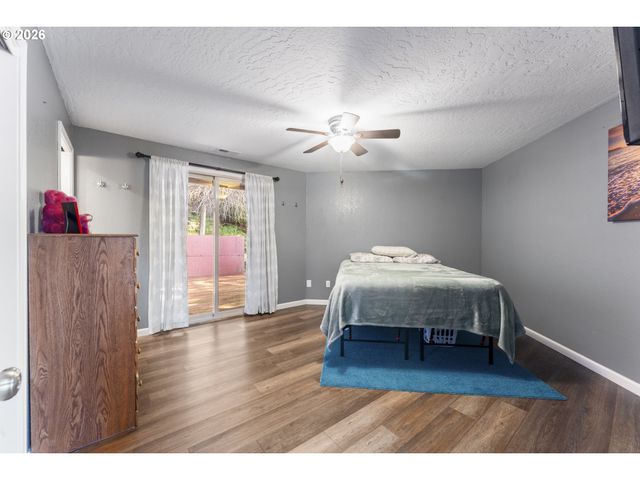 2453 STEPHANIE Ln, North Bend, OR 97459