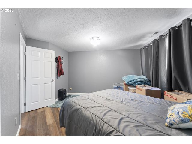 2453 STEPHANIE Ln, North Bend, OR 97459