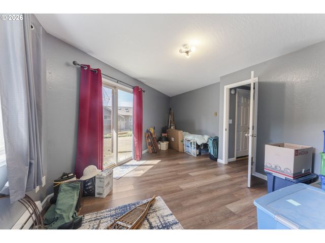 2453 STEPHANIE Ln, North Bend, OR 97459