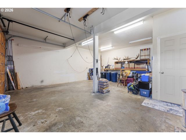 2453 STEPHANIE Ln, North Bend, OR 97459