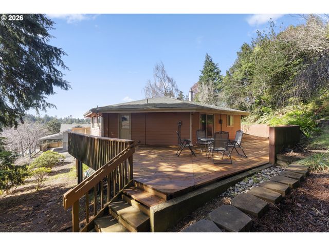 2453 STEPHANIE Ln, North Bend, OR 97459