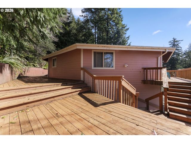 2453 STEPHANIE Ln, North Bend, OR 97459