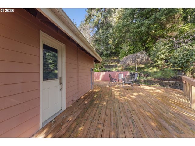 2453 STEPHANIE Ln, North Bend, OR 97459