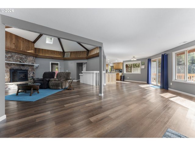 2453 STEPHANIE Ln, North Bend, OR 97459