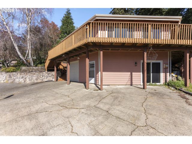 2453 STEPHANIE Ln, North Bend, OR 97459