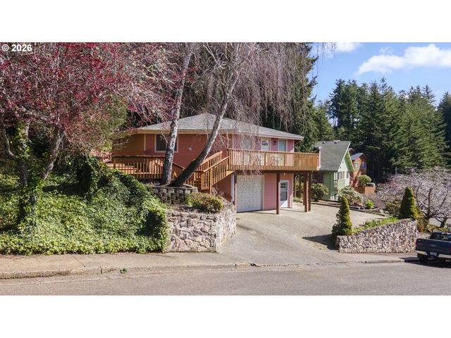 2453 STEPHANIE Ln, North Bend, OR 97459