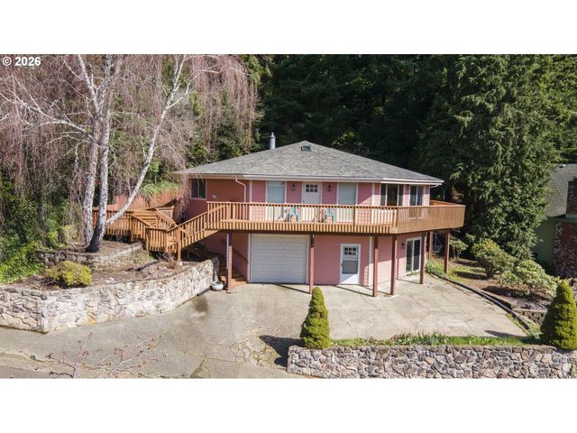 2453 STEPHANIE Ln, North Bend, OR 97459