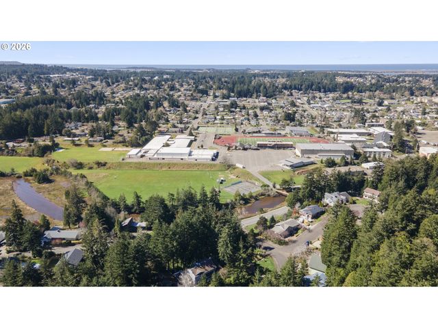 2453 STEPHANIE Ln, North Bend, OR 97459