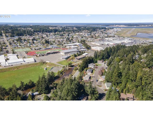 2453 STEPHANIE Ln, North Bend, OR 97459