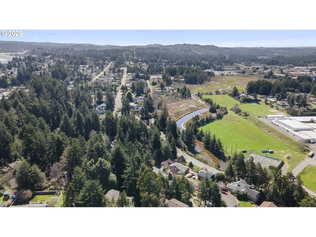 2453 STEPHANIE Ln, North Bend, OR 97459