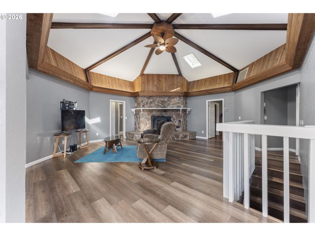 2453 STEPHANIE Ln, North Bend, OR 97459