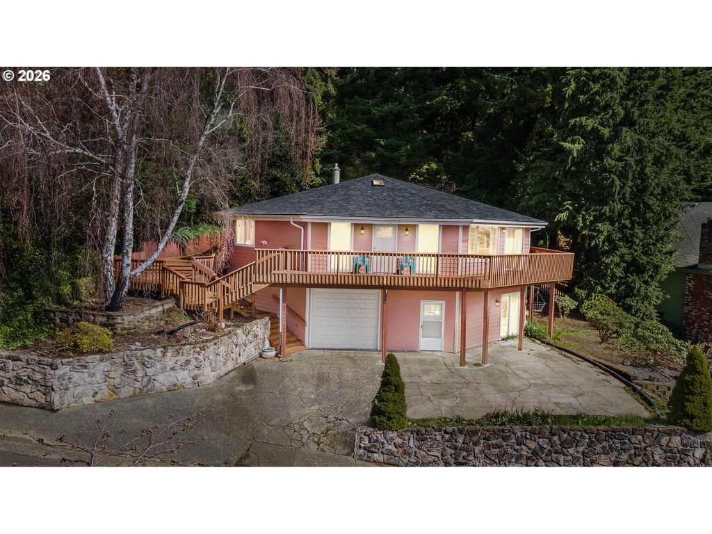 2453 STEPHANIE Ln, North Bend, OR 97459