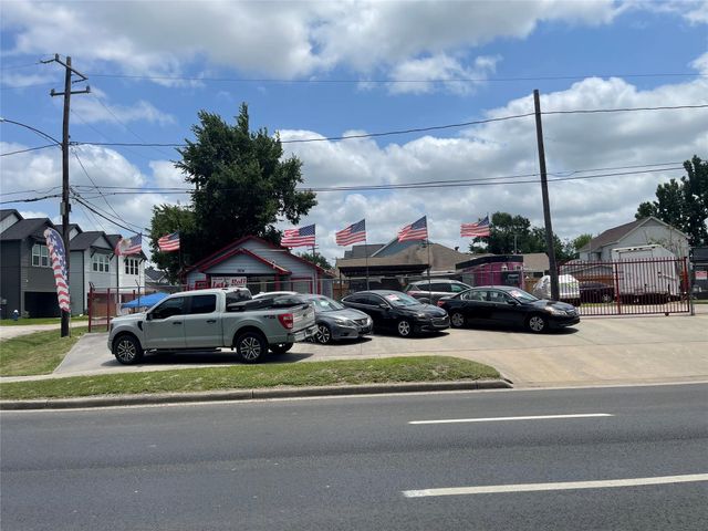 2834 North Freeway N, Houston, TX 77009