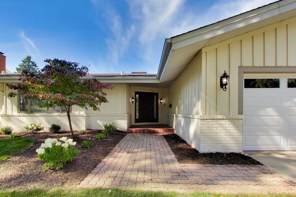 1117 Summit Hills Lane, Naperville, IL 60563 — photo 2