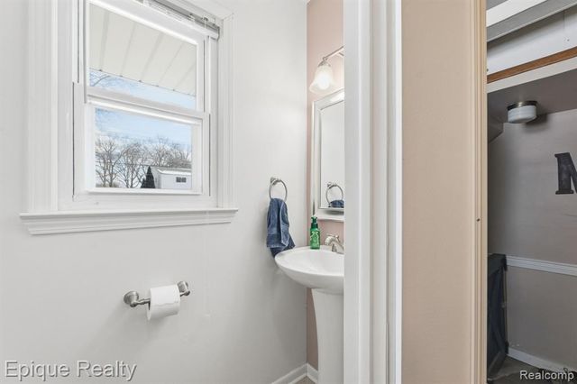 1009 Illinois Street, Marysville, MI 48040