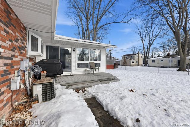 1009 Illinois Street, Marysville, MI 48040