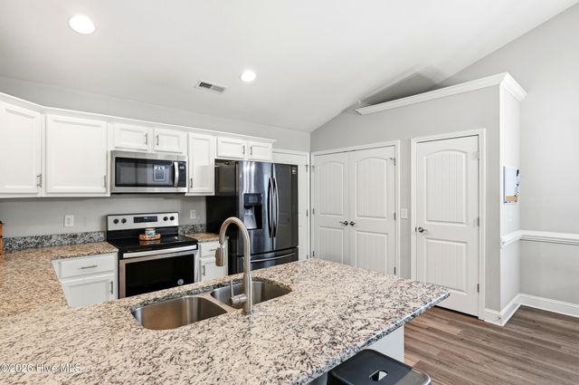 9302 Straightway Drive NE, Leland, NC 28451