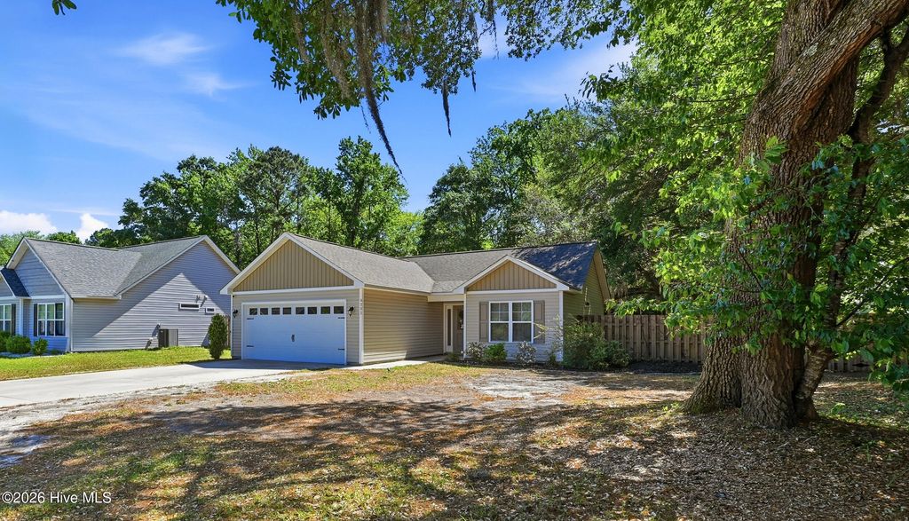 9302 Straightway Drive NE, Leland, NC 28451