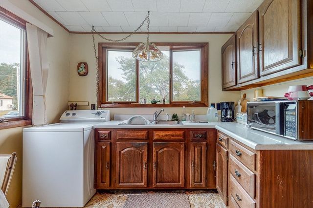 9 Parkview Ave, Beverly, MA 01915