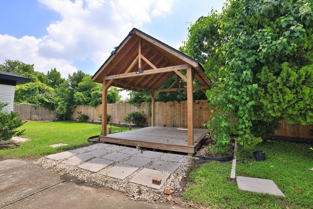 4120 Linn Street E, Houston, TX 77026