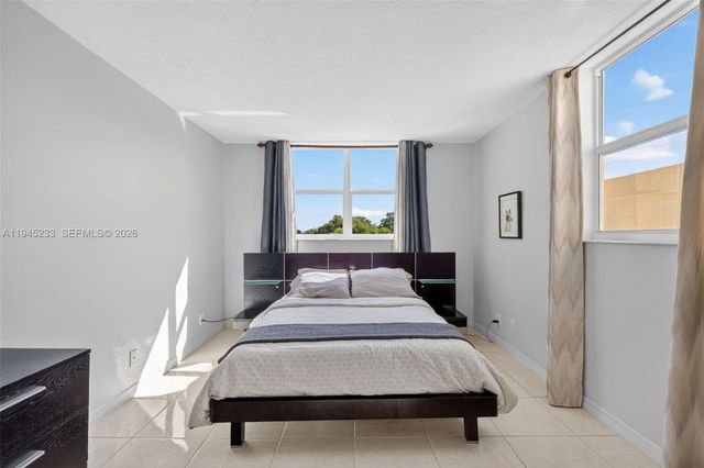 2801 Somerset Dr 408, Lauderdale Lakes, FL 33311