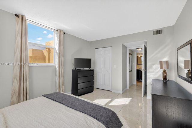 2801 Somerset Dr 408, Lauderdale Lakes, FL 33311