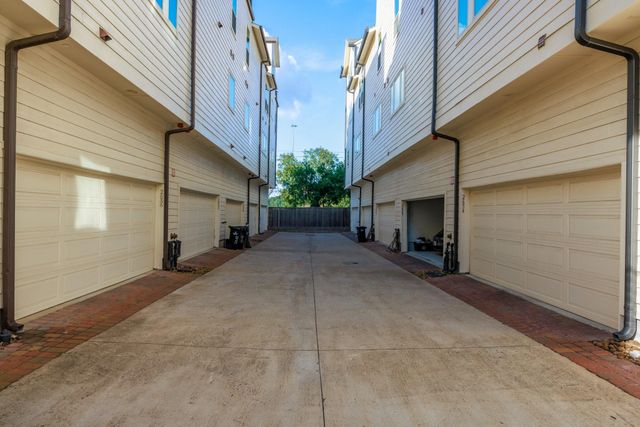 2656 Fountain Key Boulevard, Houston, TX 77008