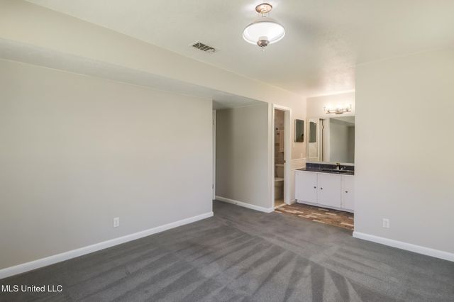 2802 Ridgewood Avenue, Pascagoula, MS 39567