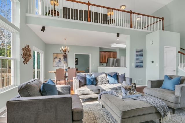 2833 Waterfront Avenue, Algonquin, IL 60102