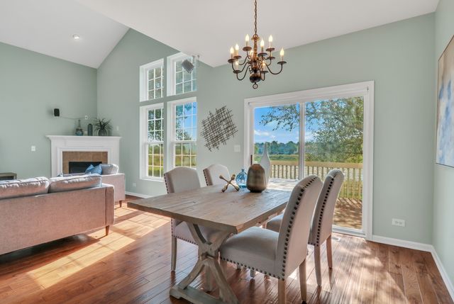 2833 Waterfront Avenue, Algonquin, IL 60102