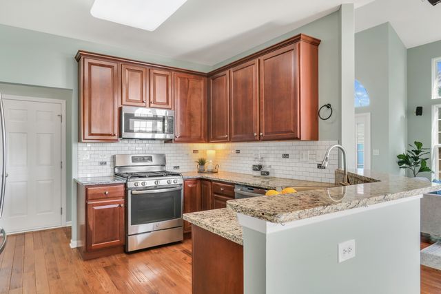 2833 Waterfront Avenue, Algonquin, IL 60102