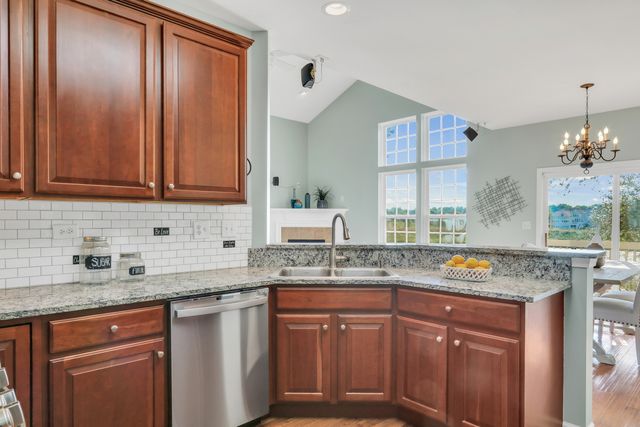 2833 Waterfront Avenue, Algonquin, IL 60102