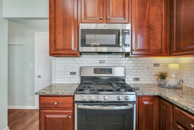 2833 Waterfront Avenue, Algonquin, IL 60102