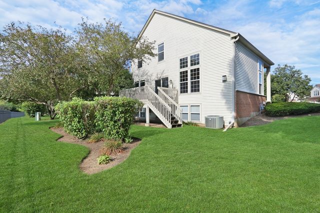 2833 Waterfront Avenue, Algonquin, IL 60102