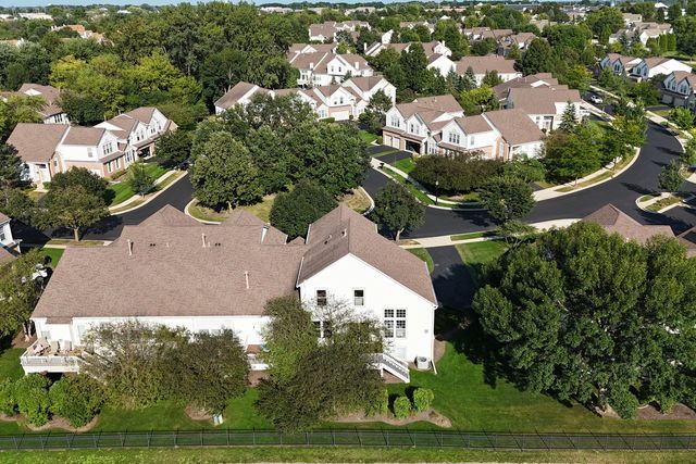 2833 Waterfront Avenue, Algonquin, IL 60102