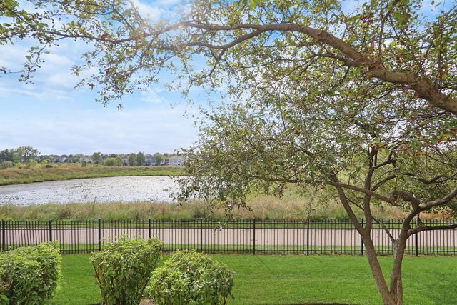 2833 Waterfront Avenue, Algonquin, IL 60102