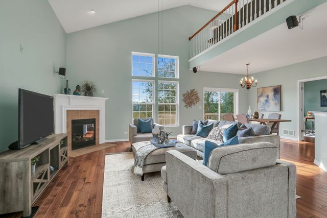 2833 Waterfront Avenue, Algonquin, IL 60102