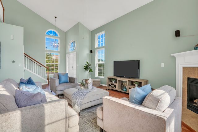2833 Waterfront Avenue, Algonquin, IL 60102
