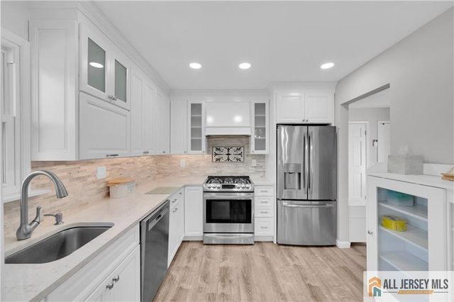 10 Dancaster Court 3410, Sayreville, NJ 08872