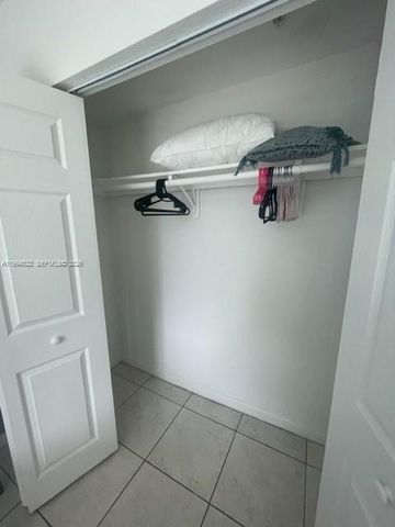 328 NW 12th Ave 9, Miami, FL 33128