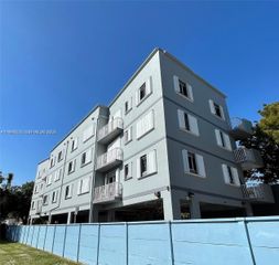 328 NW 12th Ave 9, Miami, FL 33128