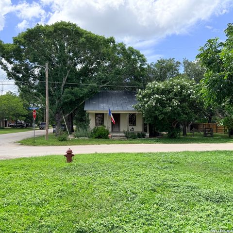 413 Petersburg, Castroville, TX 78009
