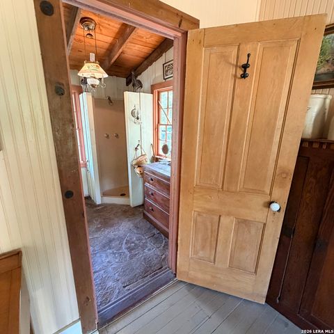 413 Petersburg, Castroville, TX 78009