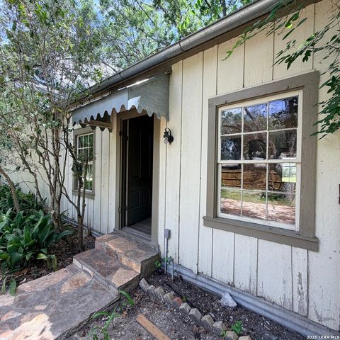 413 Petersburg, Castroville, TX 78009