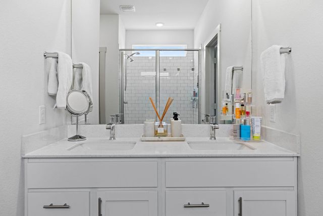 106 Creston ST, Hutto, TX 78634