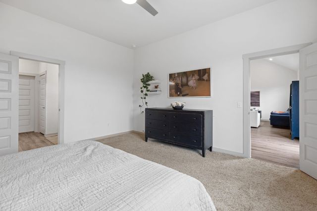 106 Creston ST, Hutto, TX 78634